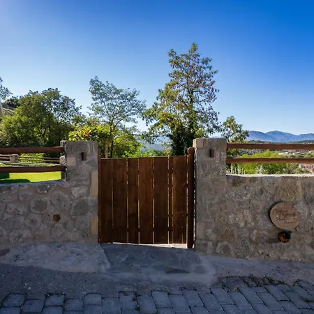 Stone Manor דירה