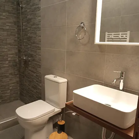 Stone Manor Apartament